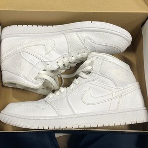 Jordan 1 mid triple white 10.5 mens lightly used